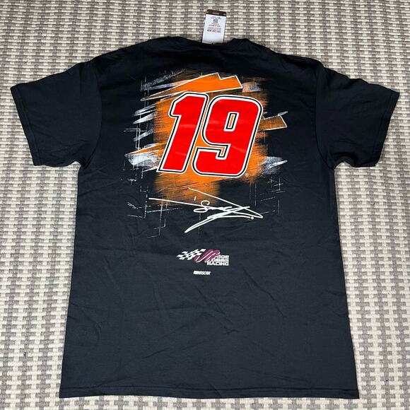 Daniel Suarez Joe Gibbs Racing Team Collection ARRIS T-Shirt Black Sz L NWT - Picture 4 of 6